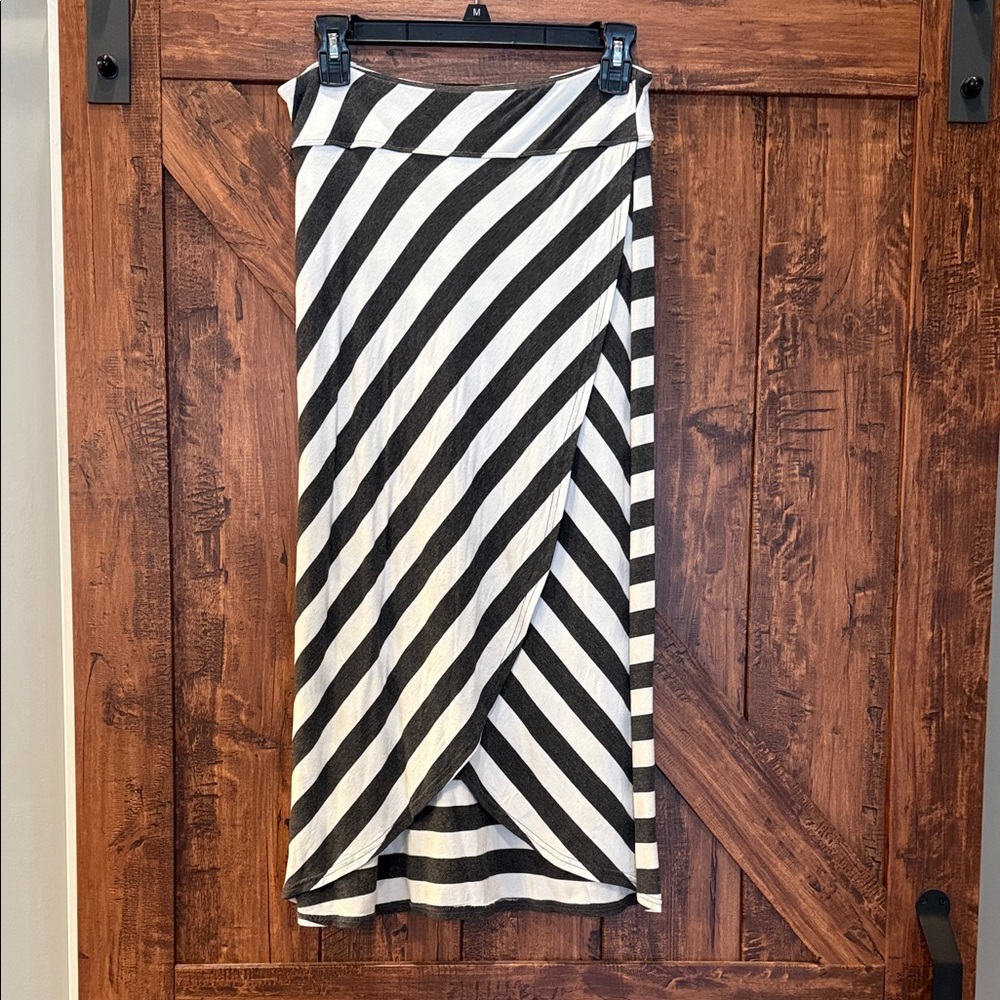 Athleta Black and White Diagonal Stripe Midi Skirt size XS